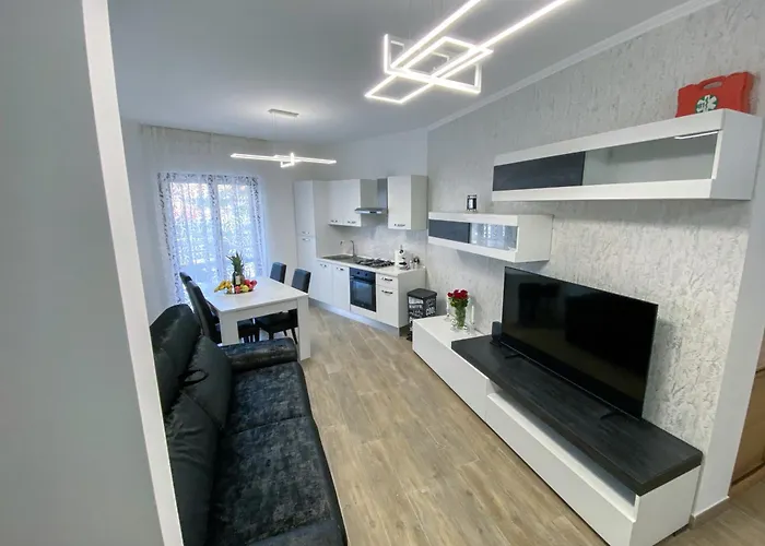 Holiday House 2